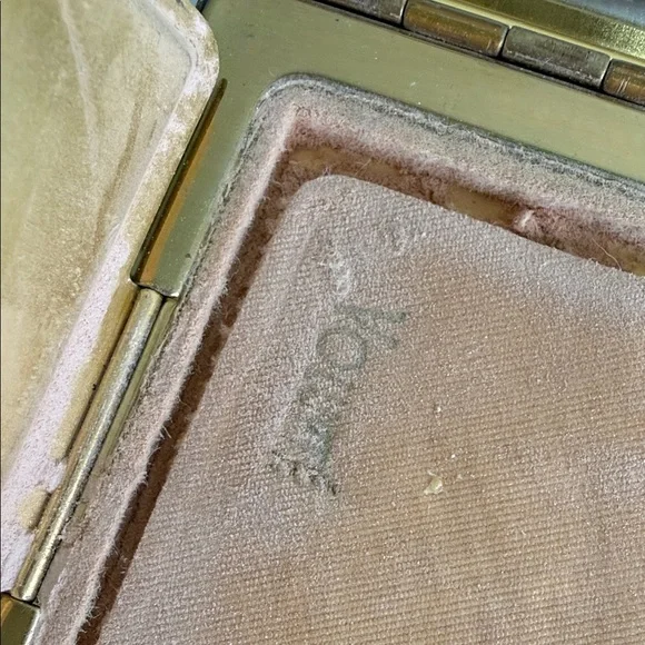 Vintage 1950s Volupte enameled brass compact with mirror & powder puff - Picture 4 of 5